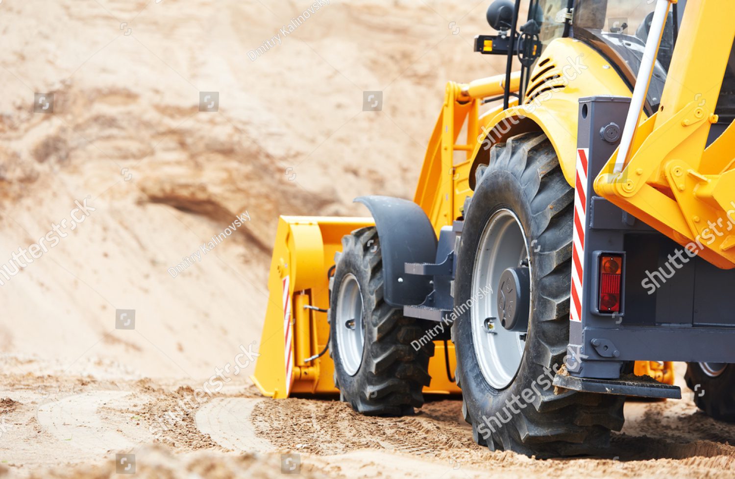 stock-photo-wheel-loader-excavator-with-backhoe-unloading-sand-at-eathmoving-works-in-construction-site-quarry-118198573 stock-photo-wheel-loader-excavator-with-backhoe-unloading-sand-at-eathmoving-works-in-construction-site-quarry-118198573
